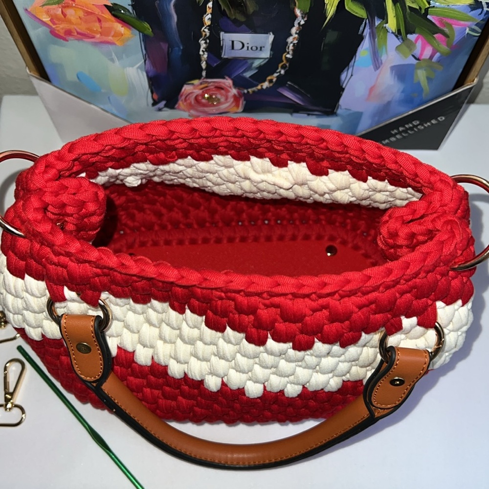 Hand Crafted Top Handle Shoulder Bag - Picture 9 of 17